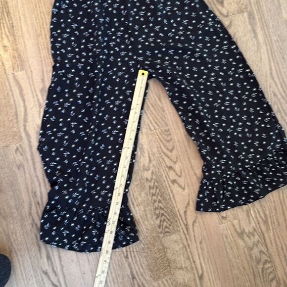 NWT MONTEAU BLACK DITSY FLORAL JUMPSUIT CROPPED MEDIUM RUFFLE - Picture 11 of 11